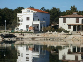 Apartmani Liveric, Vir